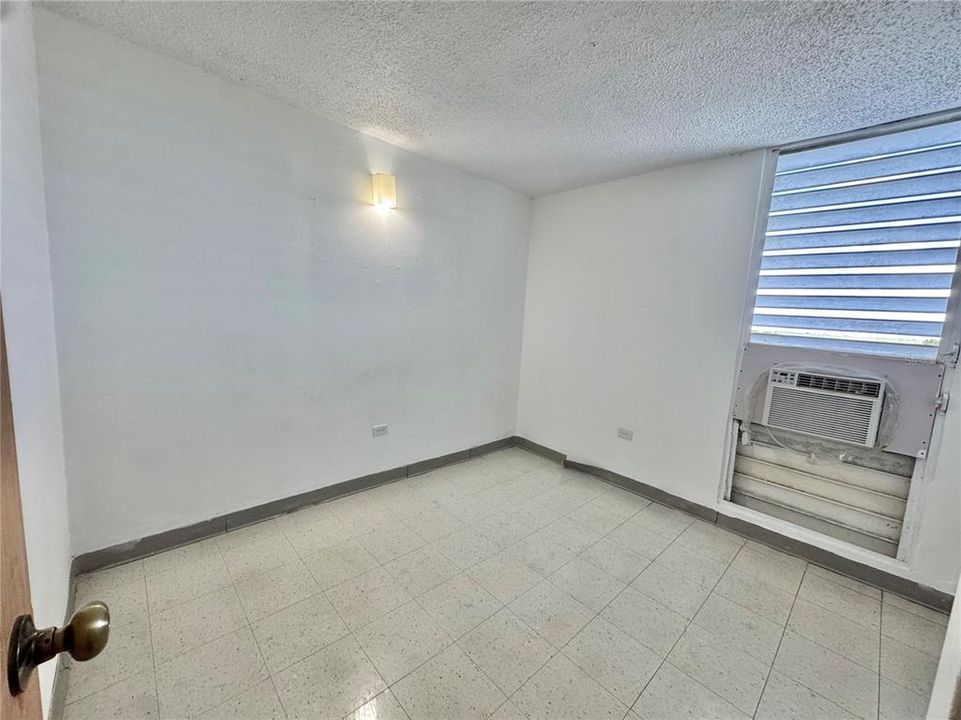 На продажу: $77,000 (3 спален, 1 ванн, 740 Квадратных фут)