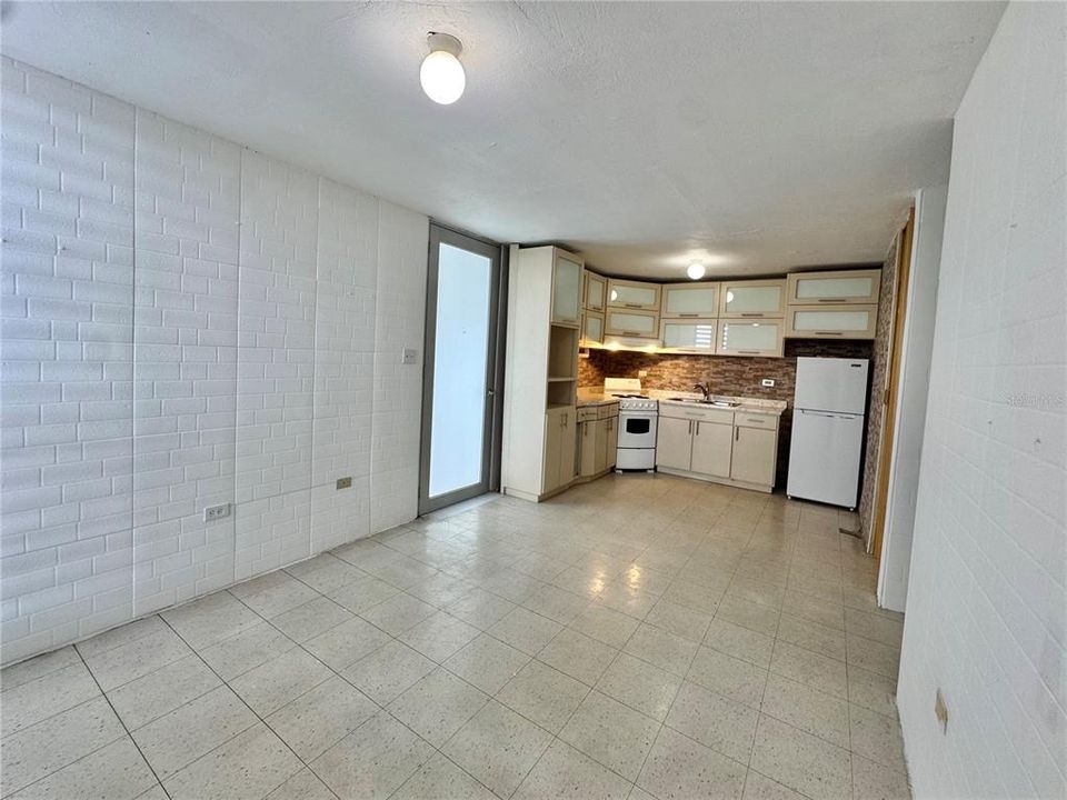 На продажу: $77,000 (3 спален, 1 ванн, 740 Квадратных фут)