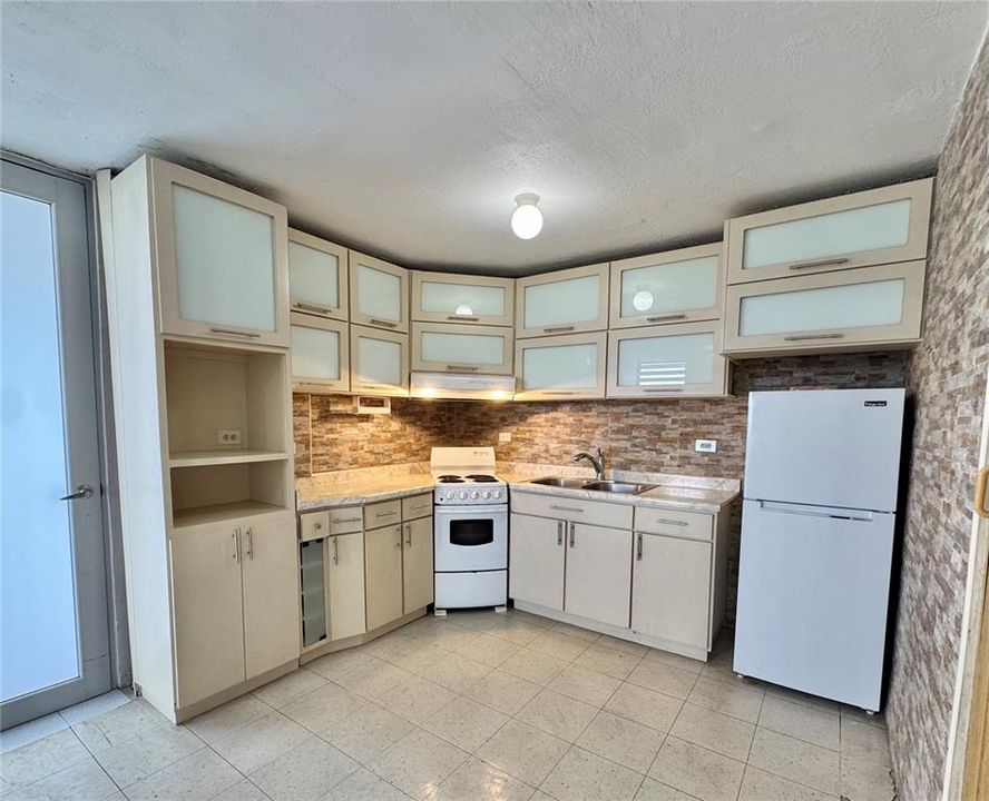 На продажу: $77,000 (3 спален, 1 ванн, 740 Квадратных фут)