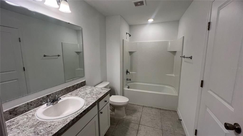 For Rent: $1,900 (3 beds, 2 baths, 1404 Square Feet)