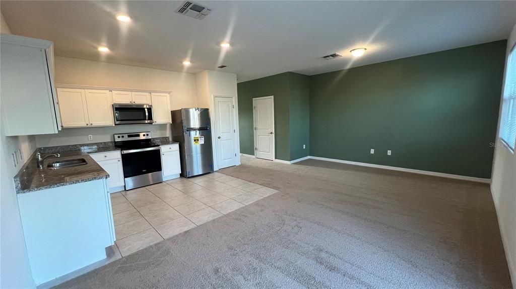 For Rent: $1,900 (3 beds, 2 baths, 1404 Square Feet)