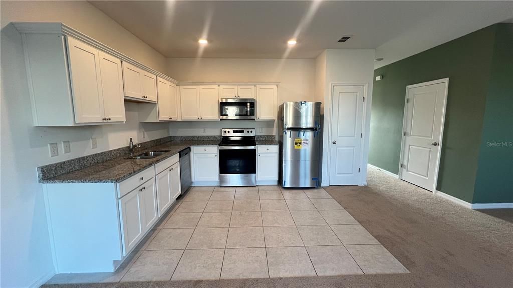 For Rent: $1,900 (3 beds, 2 baths, 1404 Square Feet)