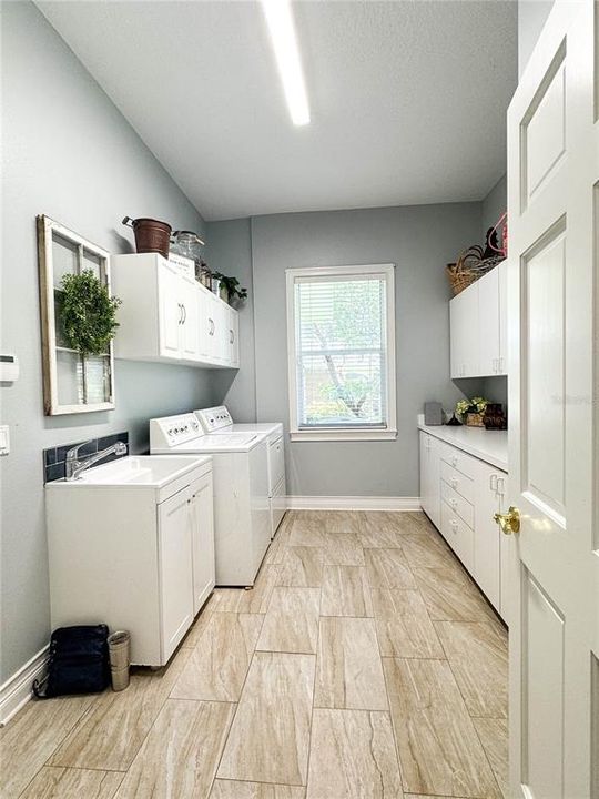 For Sale: $875,000 (5 beds, 3 baths, 3436 Square Feet)