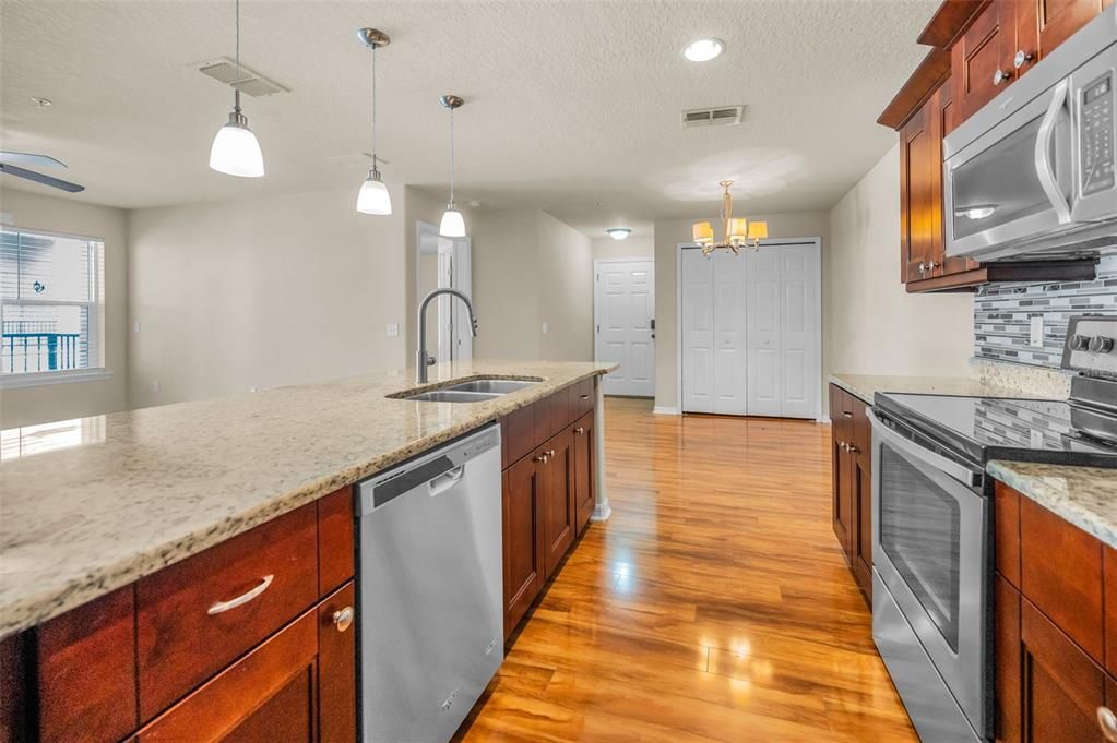 На продажу: $249,000 (3 спален, 2 ванн, 1228 Квадратных фут)