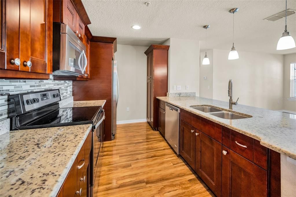 На продажу: $249,000 (3 спален, 2 ванн, 1228 Квадратных фут)