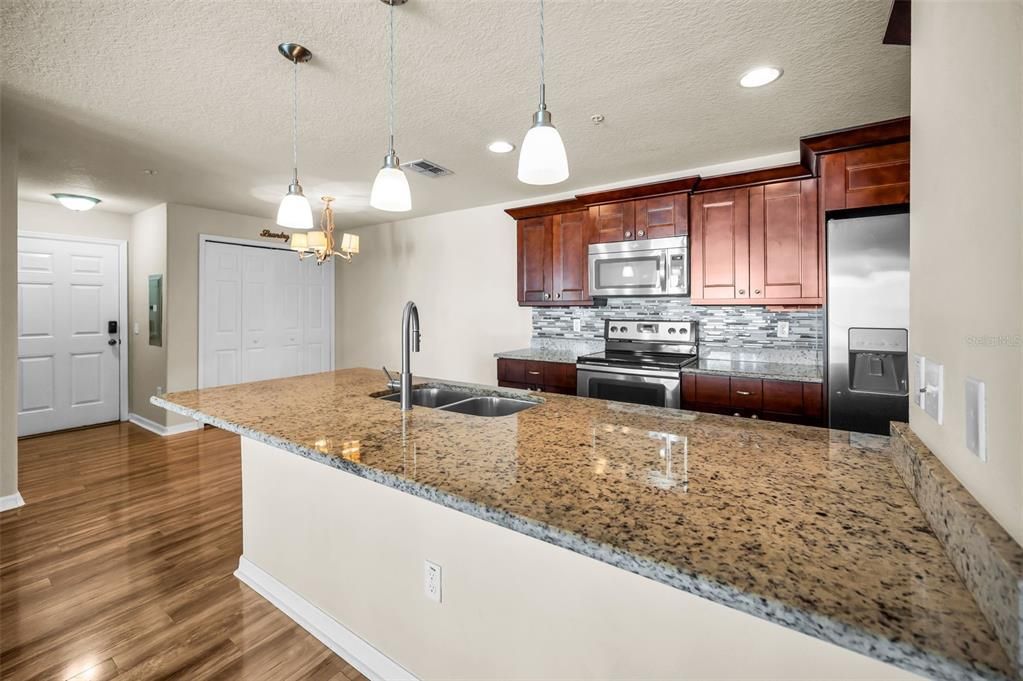 На продажу: $249,000 (3 спален, 2 ванн, 1228 Квадратных фут)