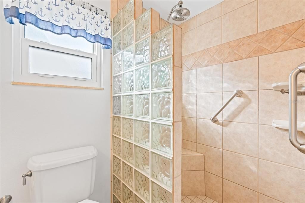 待售: $349,000 (3 贝兹, 2 浴室, 1217 平方英尺)