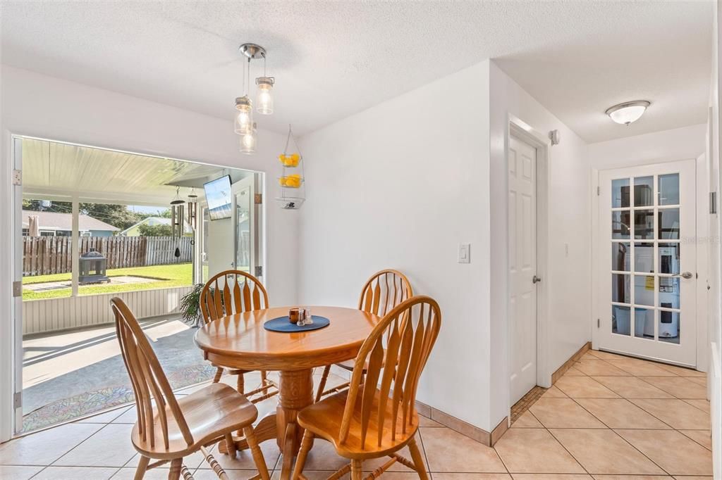 待售: $349,000 (3 贝兹, 2 浴室, 1217 平方英尺)