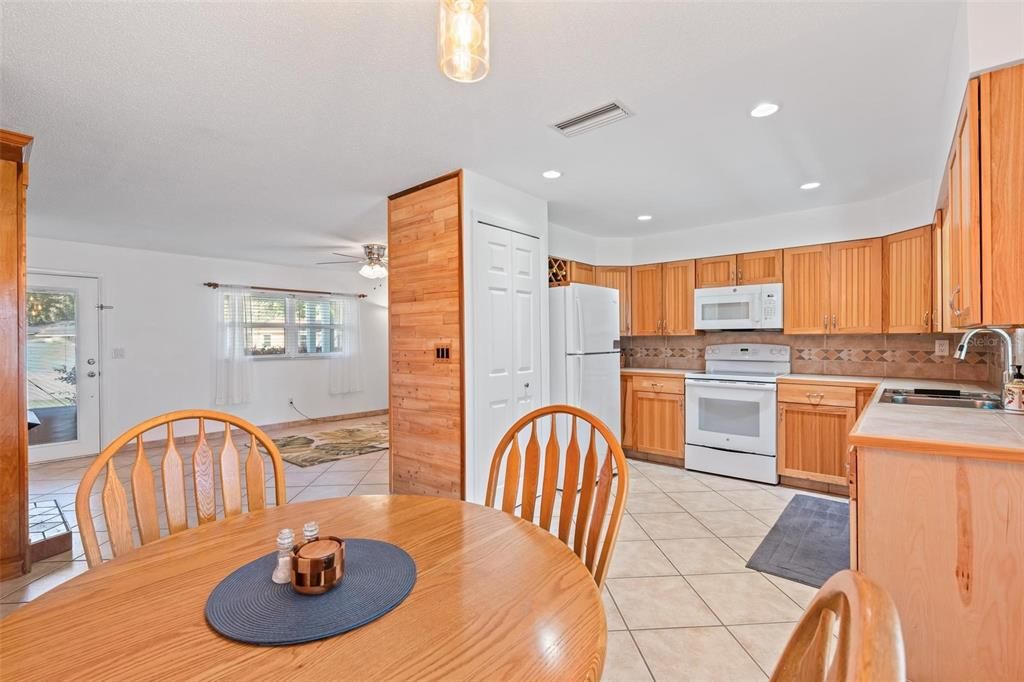 待售: $349,000 (3 贝兹, 2 浴室, 1217 平方英尺)