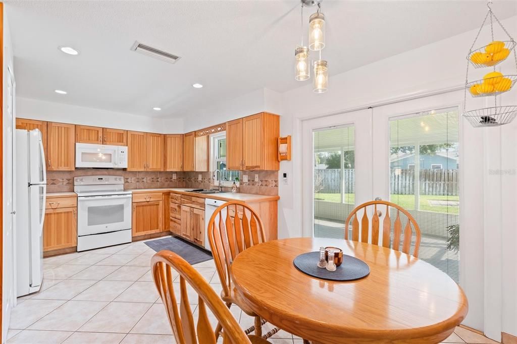 待售: $349,000 (3 贝兹, 2 浴室, 1217 平方英尺)