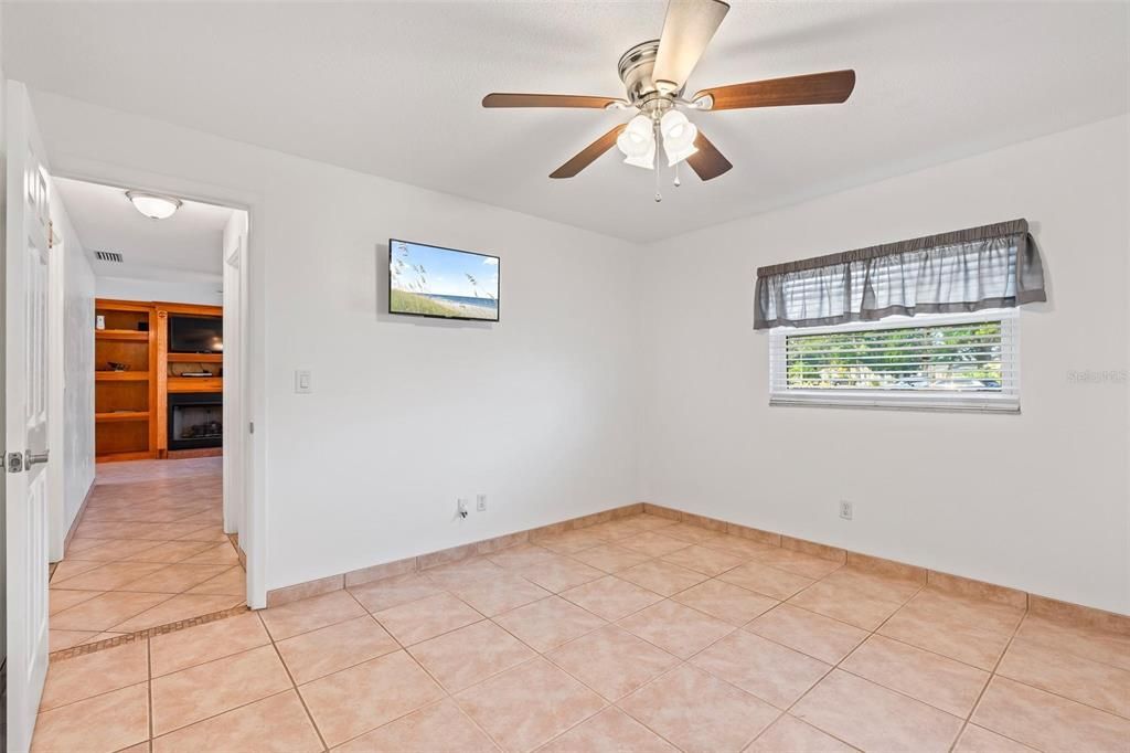 待售: $349,000 (3 贝兹, 2 浴室, 1217 平方英尺)