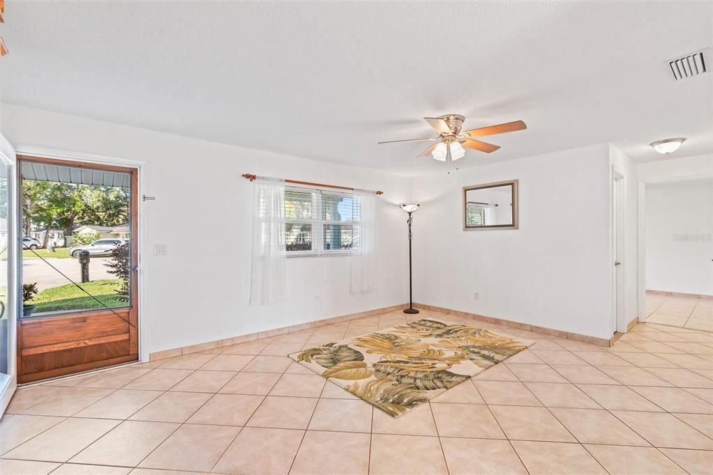 待售: $349,000 (3 贝兹, 2 浴室, 1217 平方英尺)