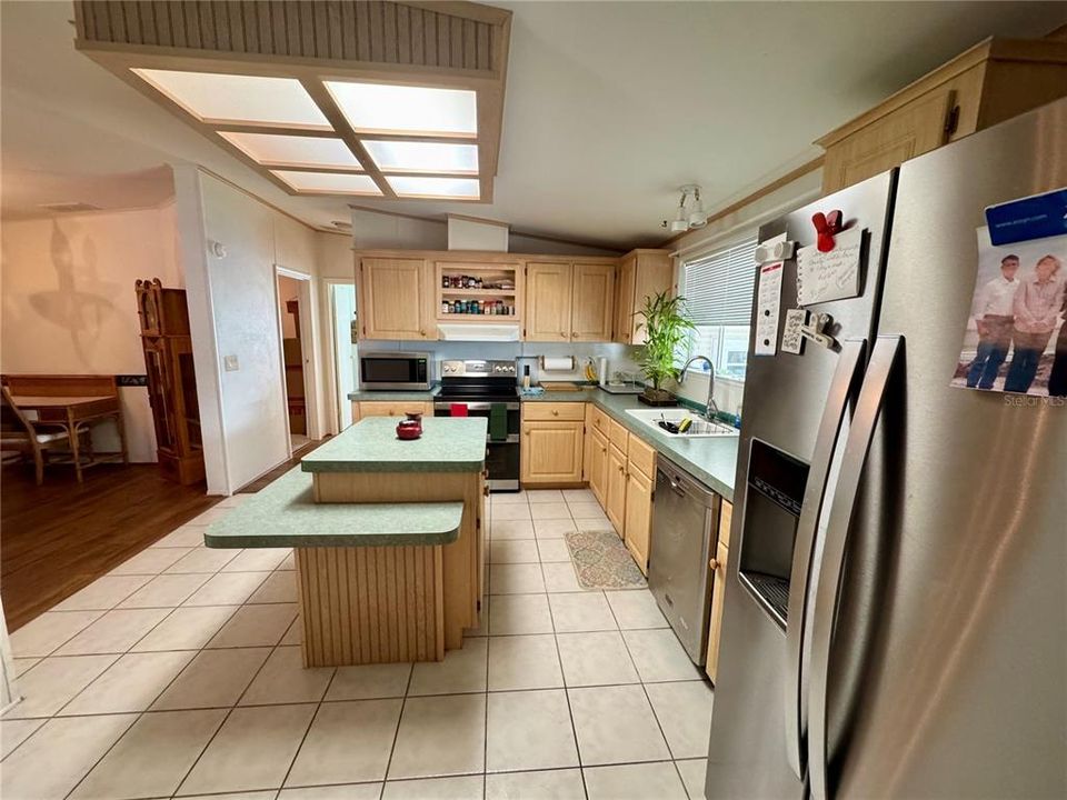 For Sale: $199,000 (3 beds, 2 baths, 1593 Square Feet)