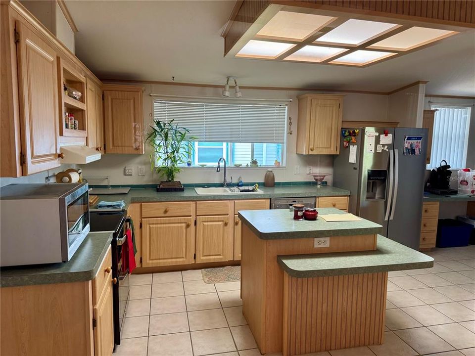 For Sale: $199,000 (3 beds, 2 baths, 1593 Square Feet)