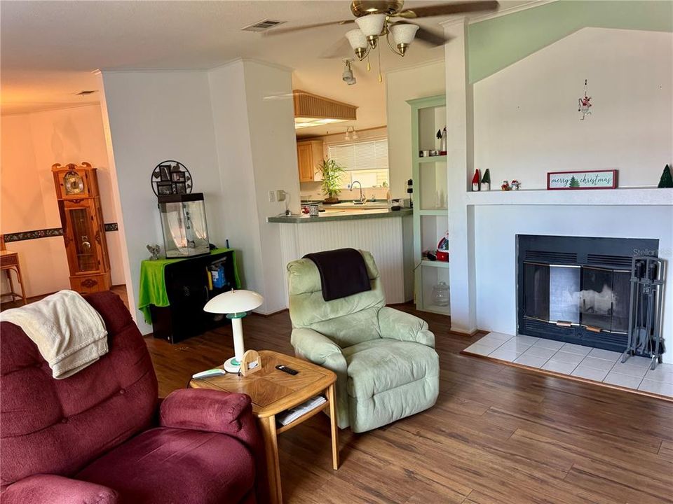 For Sale: $199,000 (3 beds, 2 baths, 1593 Square Feet)