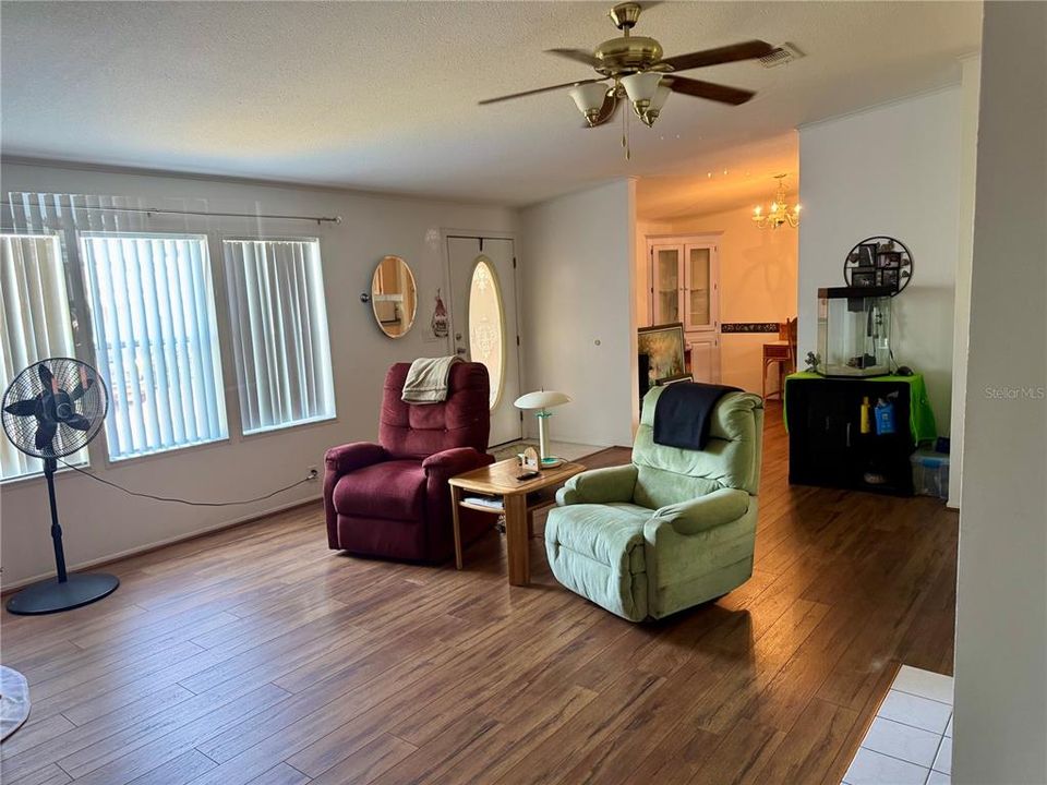 For Sale: $199,000 (3 beds, 2 baths, 1593 Square Feet)