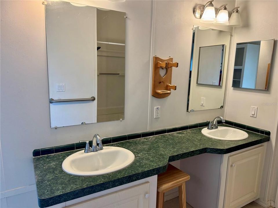 For Sale: $199,000 (3 beds, 2 baths, 1593 Square Feet)