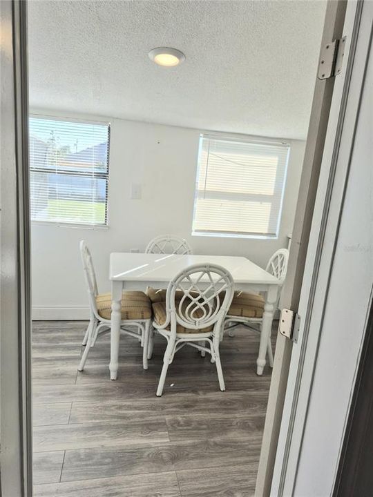 For Sale: $289,900 (3 beds, 3 baths, 1284 Square Feet)