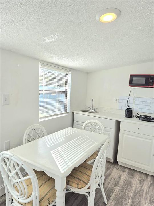 For Sale: $289,900 (3 beds, 3 baths, 1284 Square Feet)