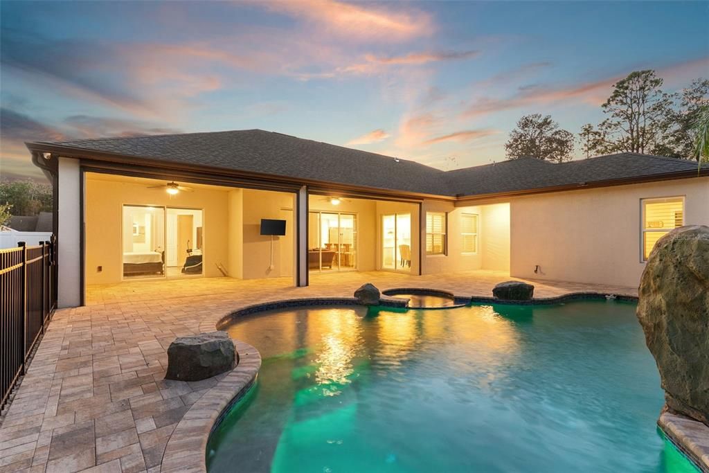 En Venta: $975,000 (4 camas, 3 baños, 3093 Pies cuadrados)