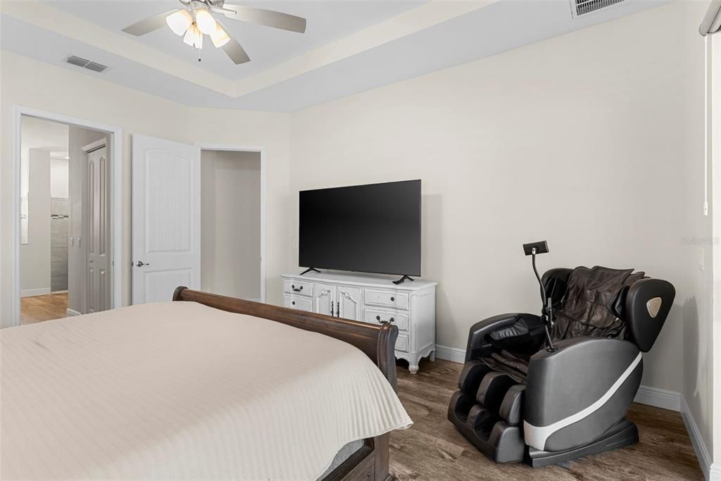 En Venta: $975,000 (4 camas, 3 baños, 3093 Pies cuadrados)