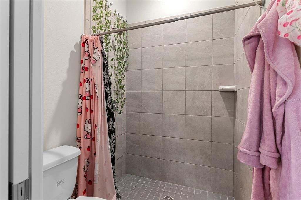 En Venta: $975,000 (4 camas, 3 baños, 3093 Pies cuadrados)