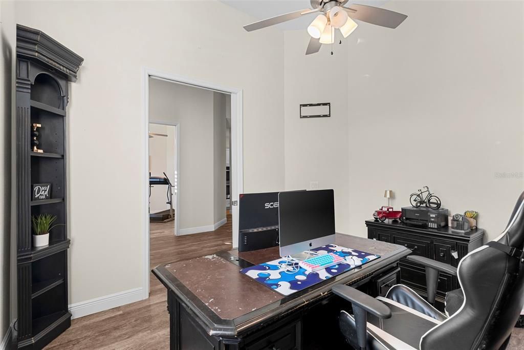 En Venta: $975,000 (4 camas, 3 baños, 3093 Pies cuadrados)