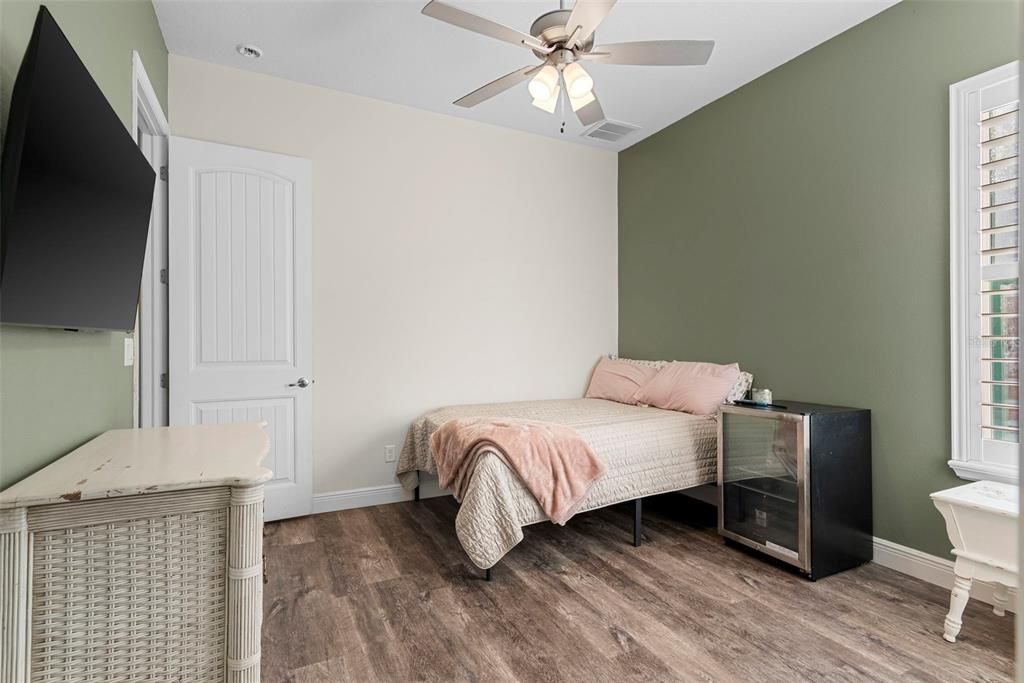 En Venta: $975,000 (4 camas, 3 baños, 3093 Pies cuadrados)