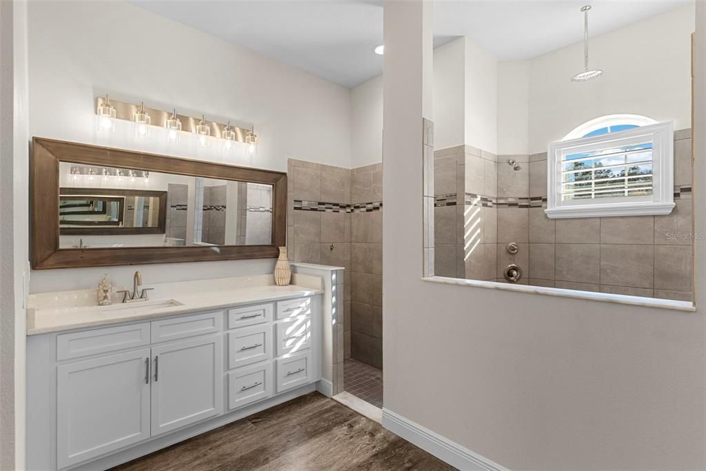 En Venta: $975,000 (4 camas, 3 baños, 3093 Pies cuadrados)