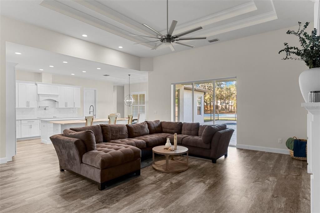 En Venta: $975,000 (4 camas, 3 baños, 3093 Pies cuadrados)