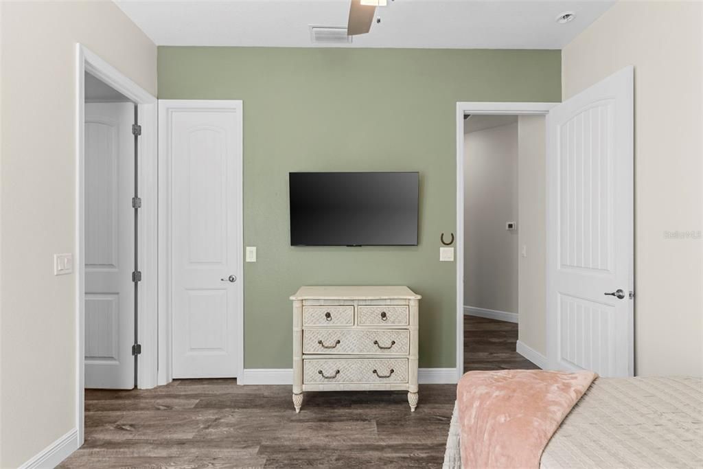 En Venta: $975,000 (4 camas, 3 baños, 3093 Pies cuadrados)