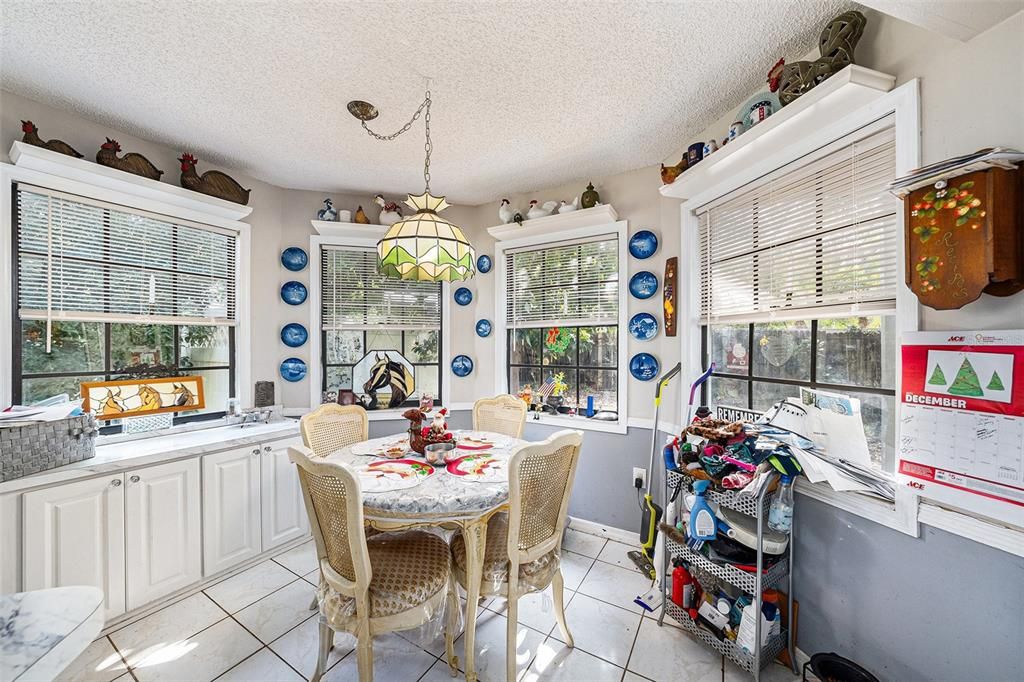 For Sale: $375,000 (3 beds, 2 baths, 1600 Square Feet)