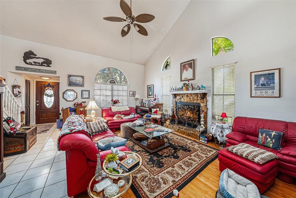 For Sale: $375,000 (3 beds, 2 baths, 1600 Square Feet)