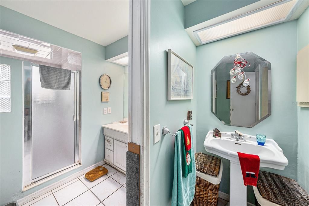 For Sale: $375,000 (3 beds, 2 baths, 1600 Square Feet)