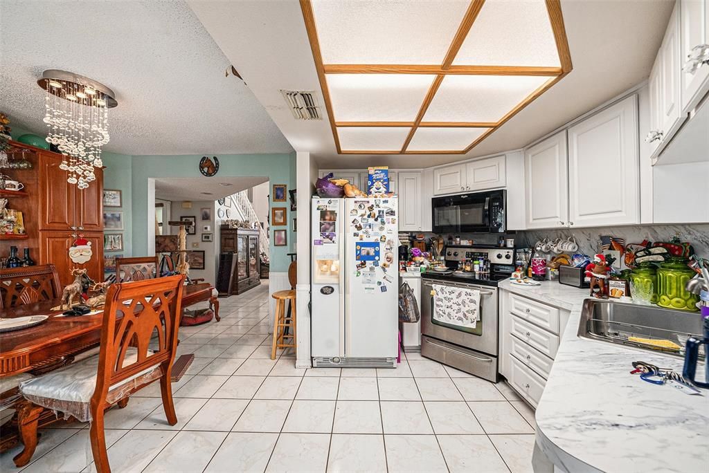 For Sale: $375,000 (3 beds, 2 baths, 1600 Square Feet)