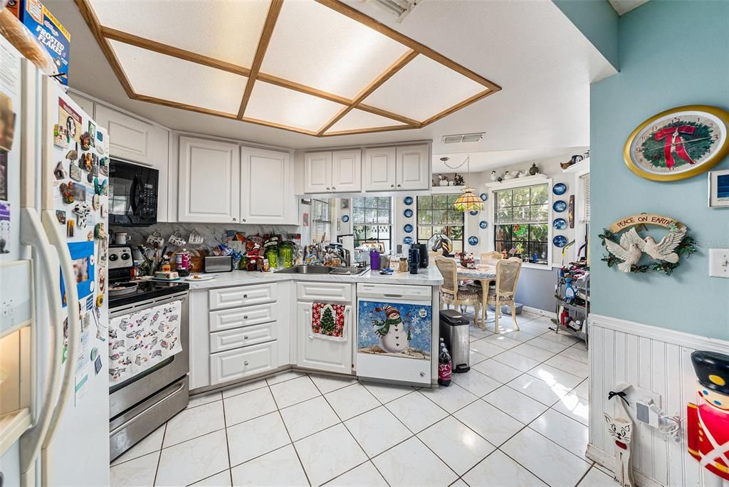 For Sale: $375,000 (3 beds, 2 baths, 1600 Square Feet)