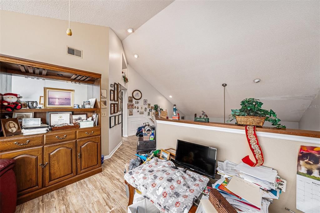 For Sale: $375,000 (3 beds, 2 baths, 1600 Square Feet)