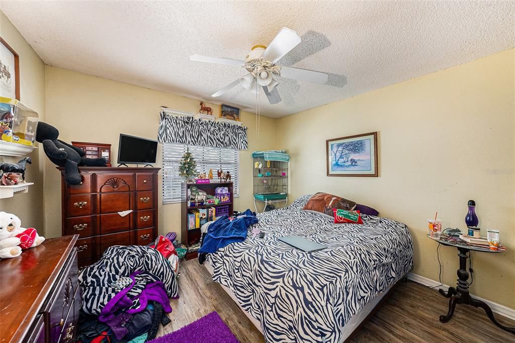 For Sale: $375,000 (3 beds, 2 baths, 1600 Square Feet)