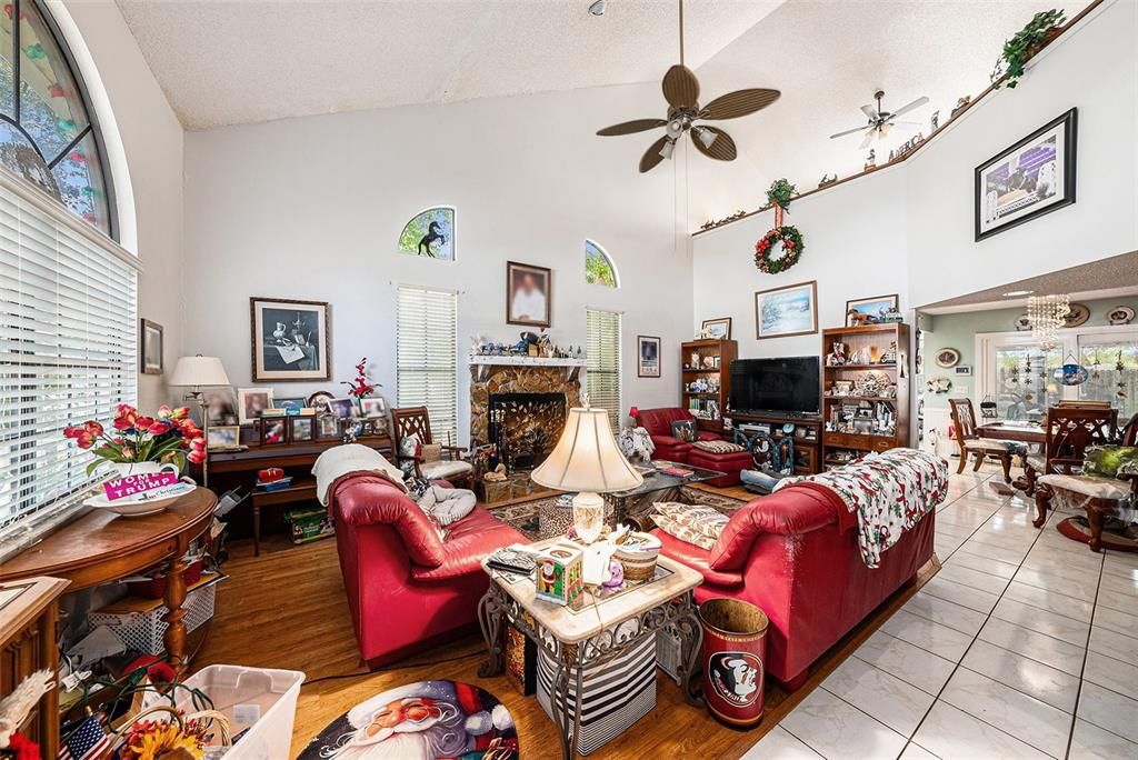 For Sale: $375,000 (3 beds, 2 baths, 1600 Square Feet)