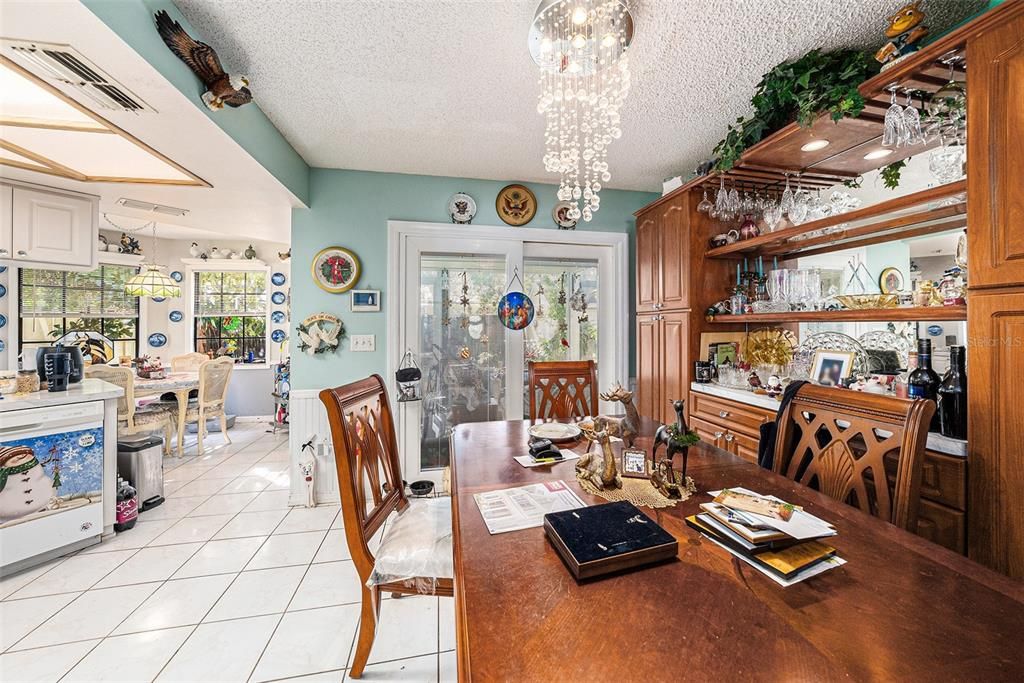 For Sale: $375,000 (3 beds, 2 baths, 1600 Square Feet)