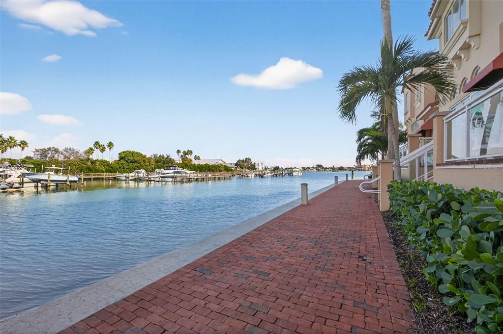 En Venta: $1,825,000 (3 camas, 2 baños, 2530 Pies cuadrados)