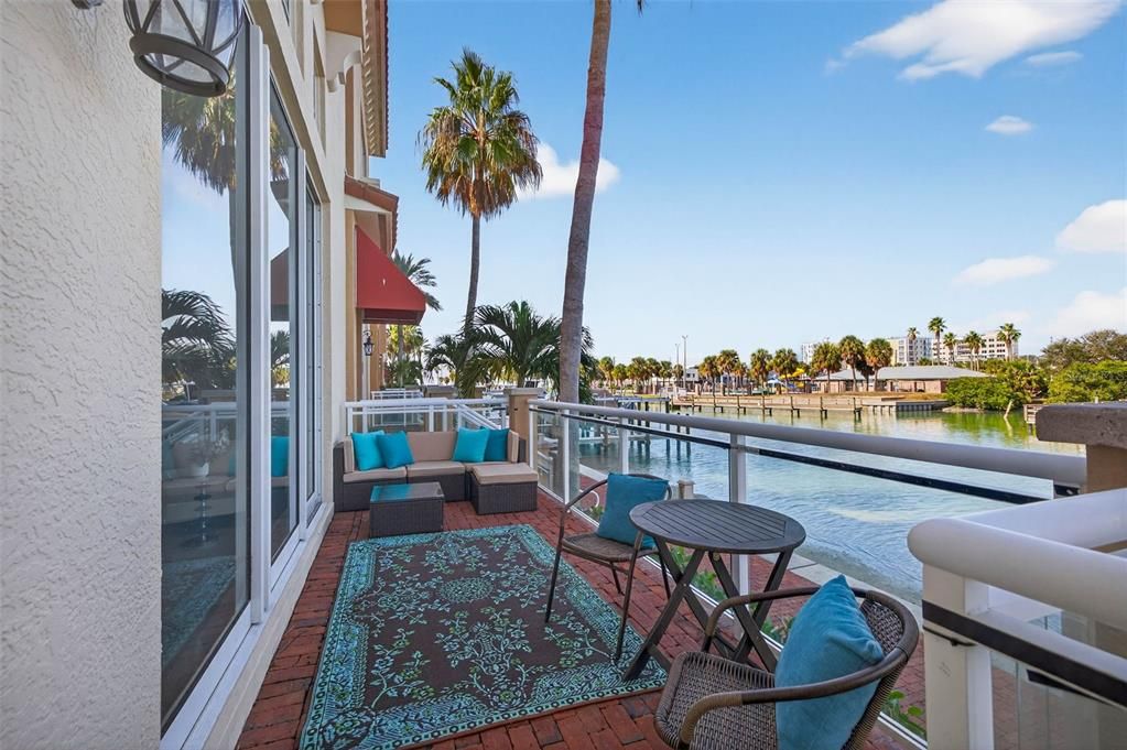 En Venta: $1,825,000 (3 camas, 2 baños, 2530 Pies cuadrados)