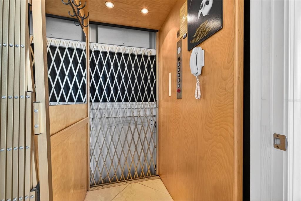 En Venta: $1,825,000 (3 camas, 2 baños, 2530 Pies cuadrados)