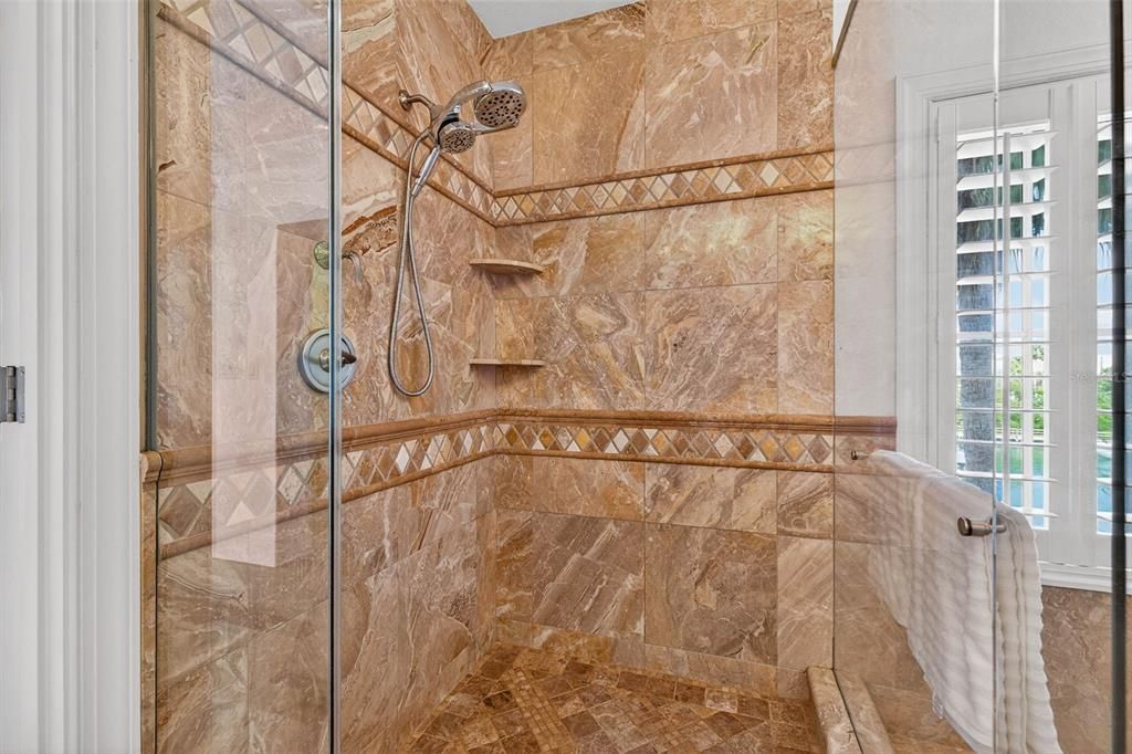 En Venta: $1,825,000 (3 camas, 2 baños, 2530 Pies cuadrados)