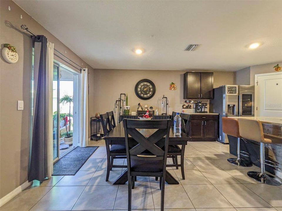 出租: $2,595 (4 贝兹, 2 浴室, 1827 平方英尺)