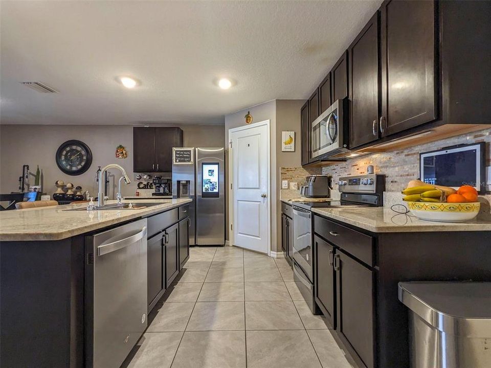 出租: $2,595 (4 贝兹, 2 浴室, 1827 平方英尺)