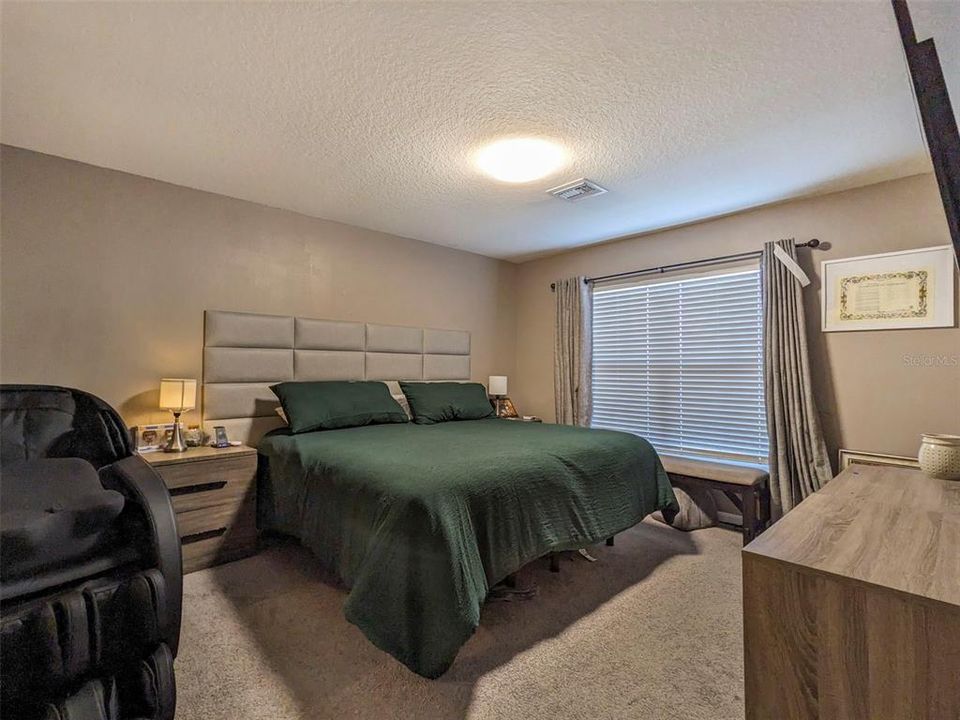 出租: $2,595 (4 贝兹, 2 浴室, 1827 平方英尺)