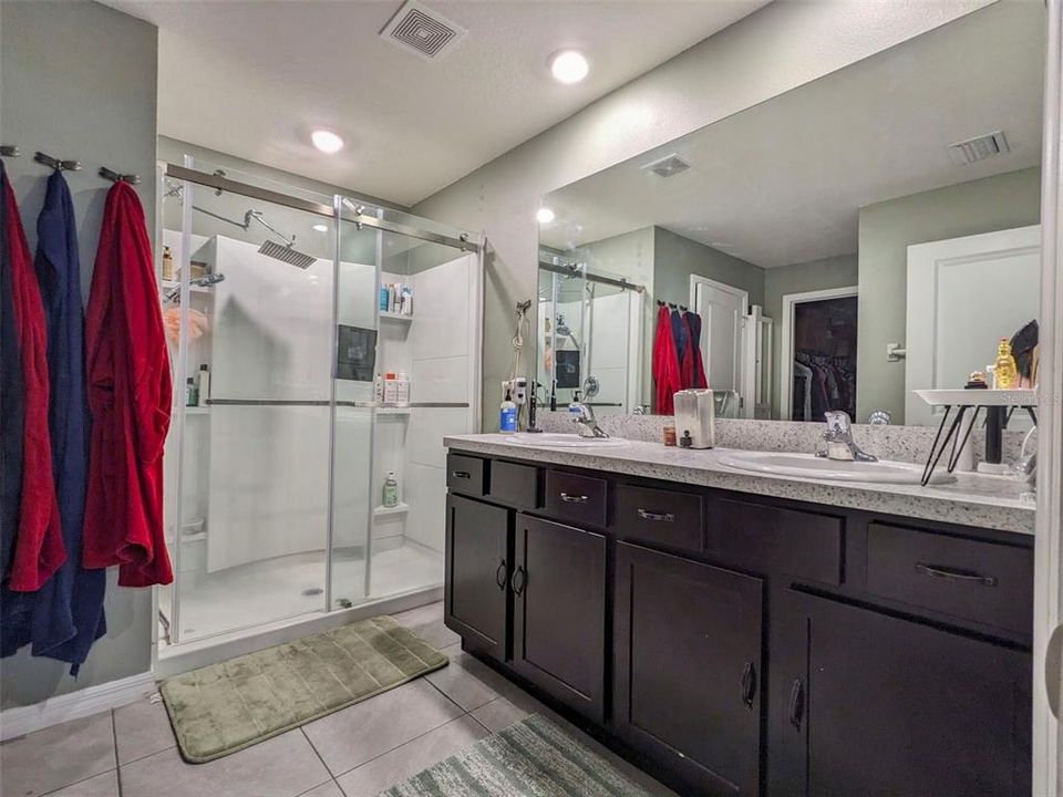 出租: $2,595 (4 贝兹, 2 浴室, 1827 平方英尺)