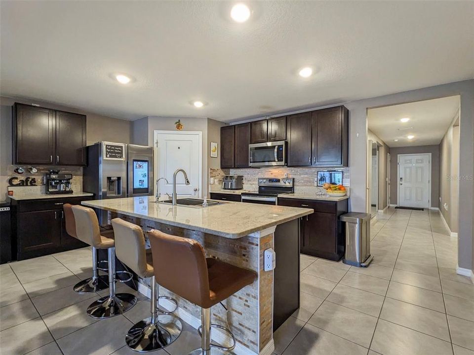 出租: $2,595 (4 贝兹, 2 浴室, 1827 平方英尺)