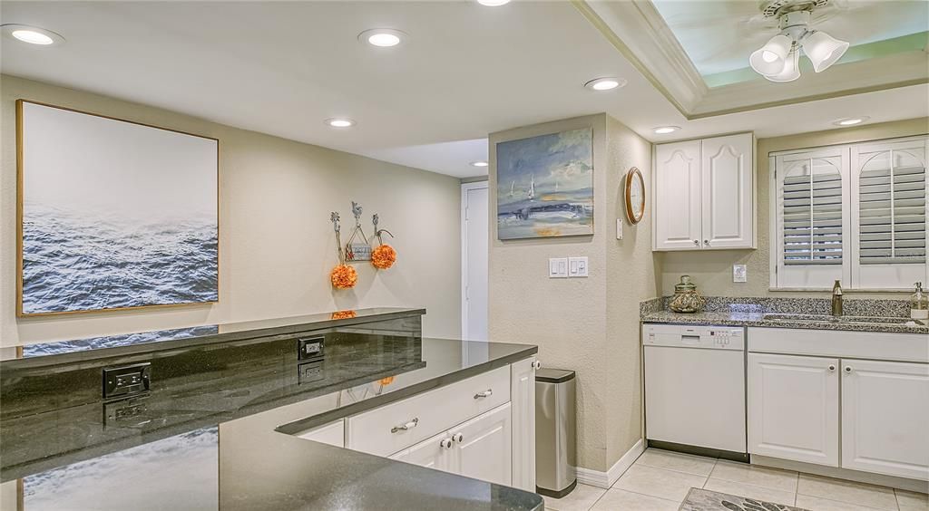 出租: $6,900 (2 贝兹, 2 浴室, 1182 平方英尺)